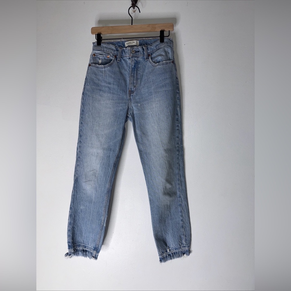 abercrombie fitch High Rise Mom Jean Raw Hem Size 26/2‎